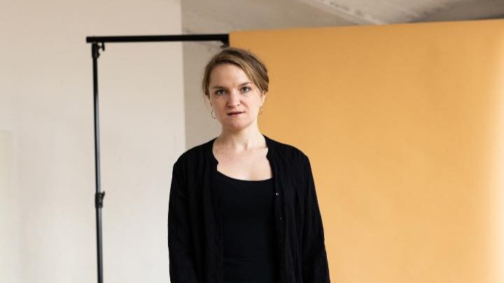 Lisa Störr in „Der Lebkuchenmann“ am Landestheater Eisenach Lisa Störr in „Der Lebkuchenmann“ am Landestheater Eisenach