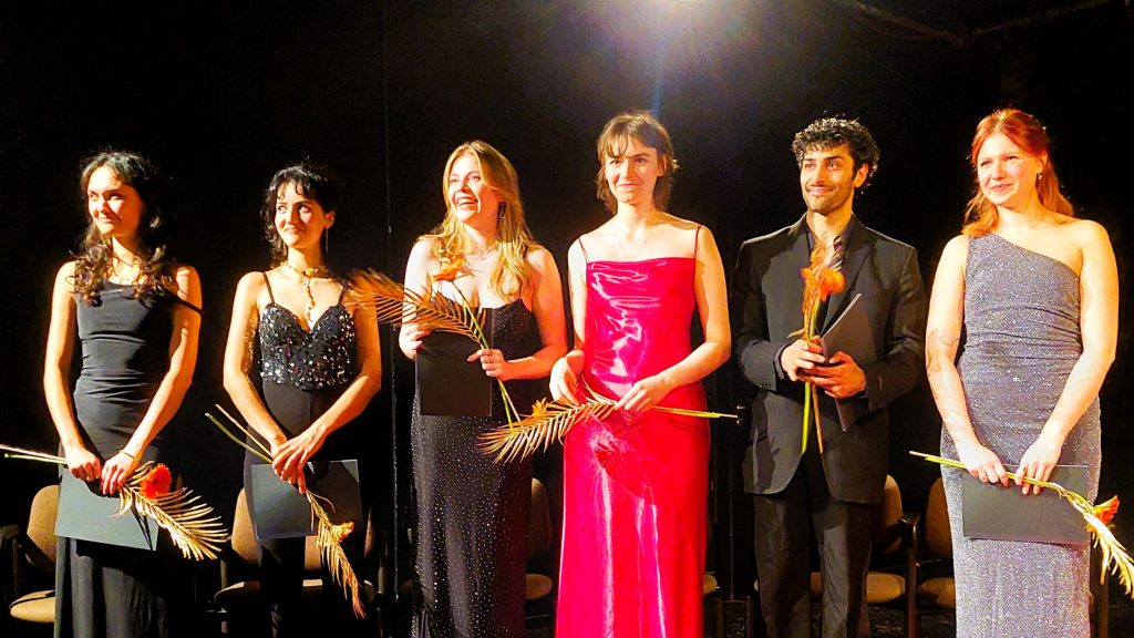 Sechs Absolvent:innen ins Berufsleben verabschiedet Sechs Absolvent:innen ins Berufsleben verabschiedet